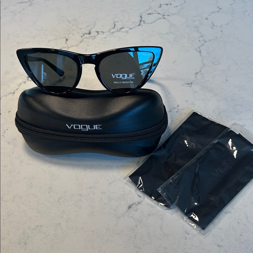 VOGUE cat eye sunglasses with case. NEW